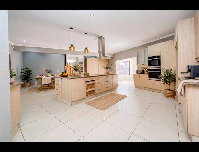 5 BEDROOM HOUSE FOR SALE IN KLEVEHILL PARK
